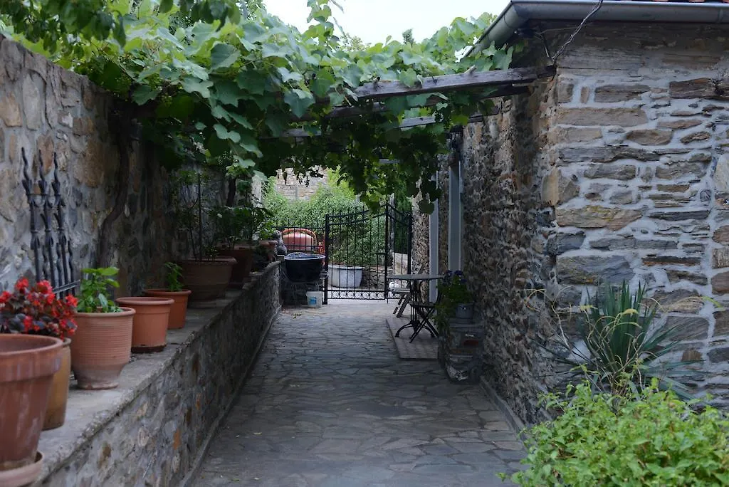 Ξενοδοχείο με διαμερίσματα Ξενώνας Παρθενών της κυρά Βαγγελιώς Παρθενώνας